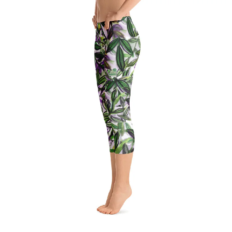 Green Tropical Leaves Capri Leggings, Tropical Print Casual Activewear For Women - Made in USA Stylish Faux Leather Leggings