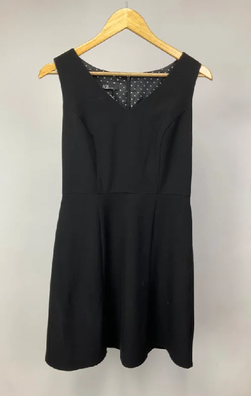 AGB PETITE BLACK DRESS SZ 4P Tunics Sophisticated sleek