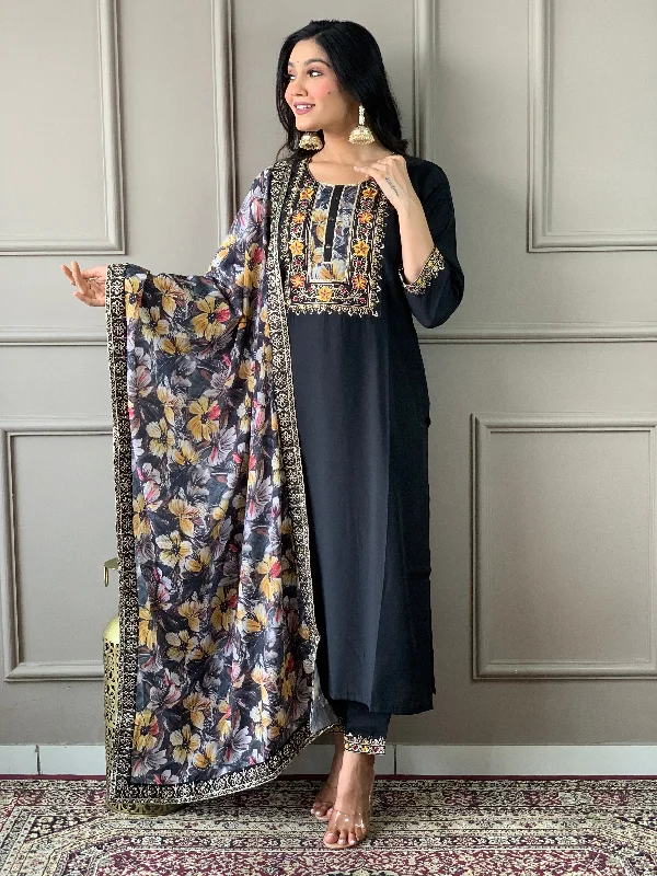 Women Round Neck Embroidered Work, Chanderi Fabric Kurta & Pant With Dupatta Set - Taantav Formal Dress Pants