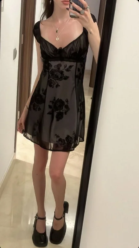 Vintage Black Sleeveless Lace Chic Short Party Dress DP3915 Off-the-shoulder Chic Trendy