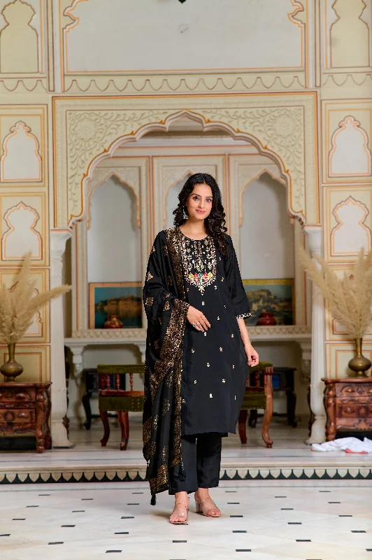 Women Round Neck Embroidered Work, Chanderi Fabric Kurta & Pant With Dupatta Set - Taantav Comfortable Cargo Pants