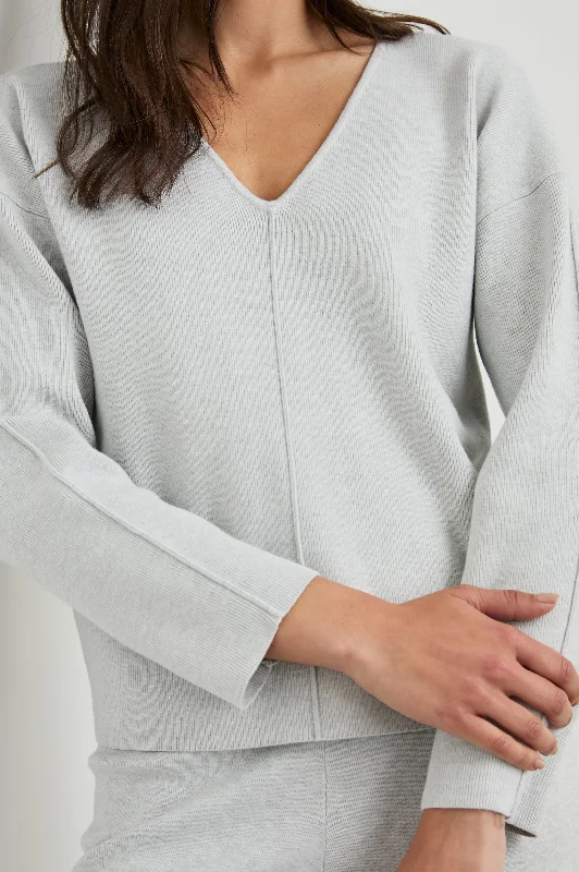 HOLLYN SWEATER - LIGHT HEATHER GREY